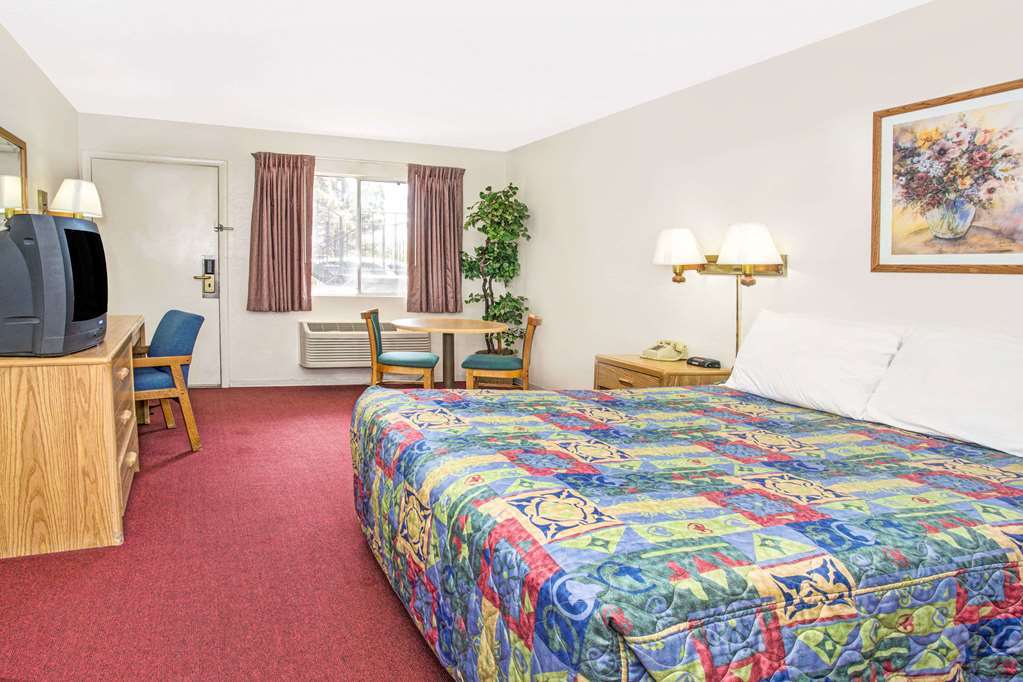 Knights Inn Aurora Zimmer foto